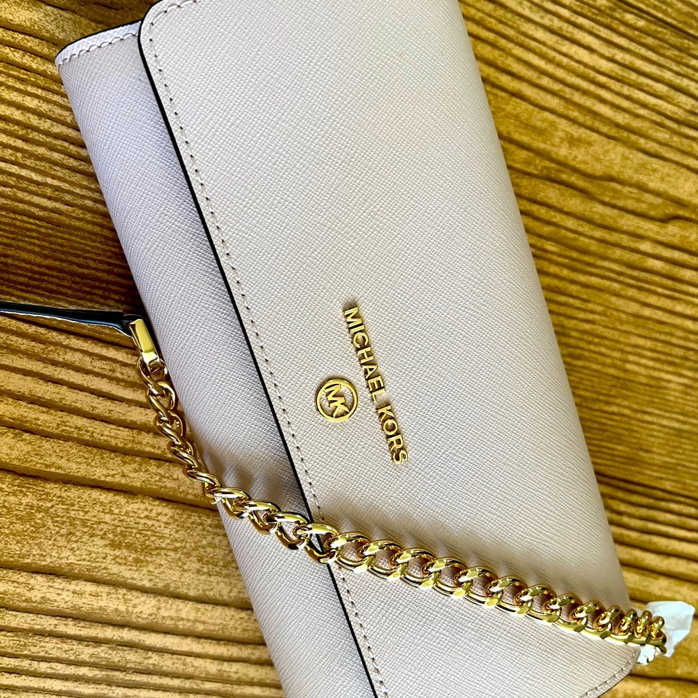 Brand new authentic Michael kors wallet in a chain